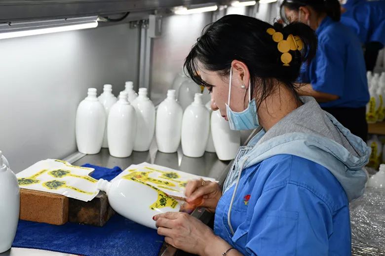 四師伊力特玻璃公司 讓民族團結之花因文化交流而美麗綻放